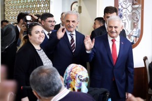 AK Parti İstanbul Büyükşehir Belediye Başkan Adayı Binali Yıldırım Ümraniye'de Vatandaşlarla İftar Yaptı