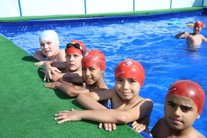 Ümraniyeli Çocukların Yüzme Keyfi Devam Ediyor