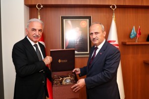Ulaştırma ve Altyapı Bakanı Mehmet Cahit Turhan Başkan İsmet Yıldırım'ı Ziyaret Etti