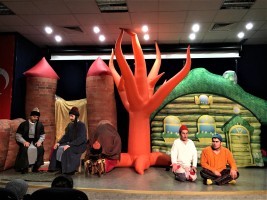 Ümraniye'de Çocuk Tiyatroları Eğlendirmeye Devam Ediyor