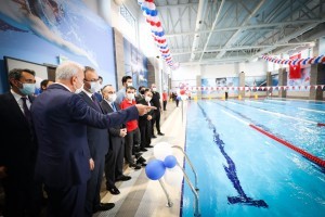 Bakan Kasapoğlu Yarı Olimpik Yüzme Havuzunun Açılışını Yaptı