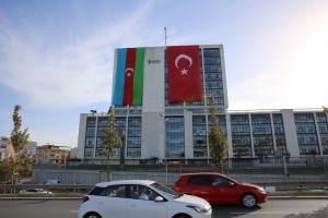 Ümraniye Belediyesi'nden Azerbaycan'a Bayraklı Destek